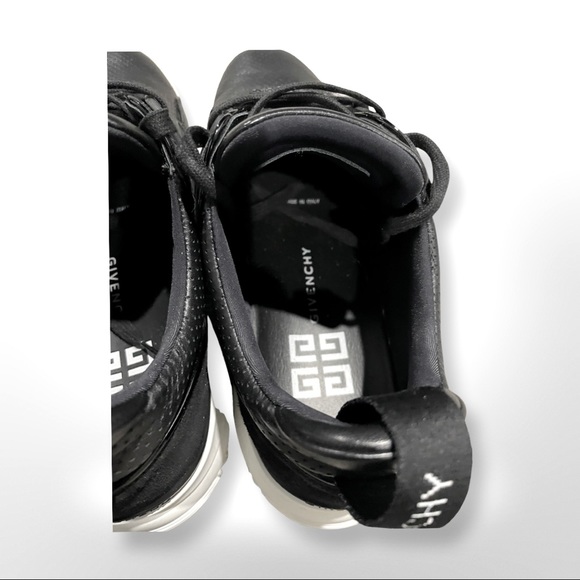 Givenchy - Picture 6 of 8